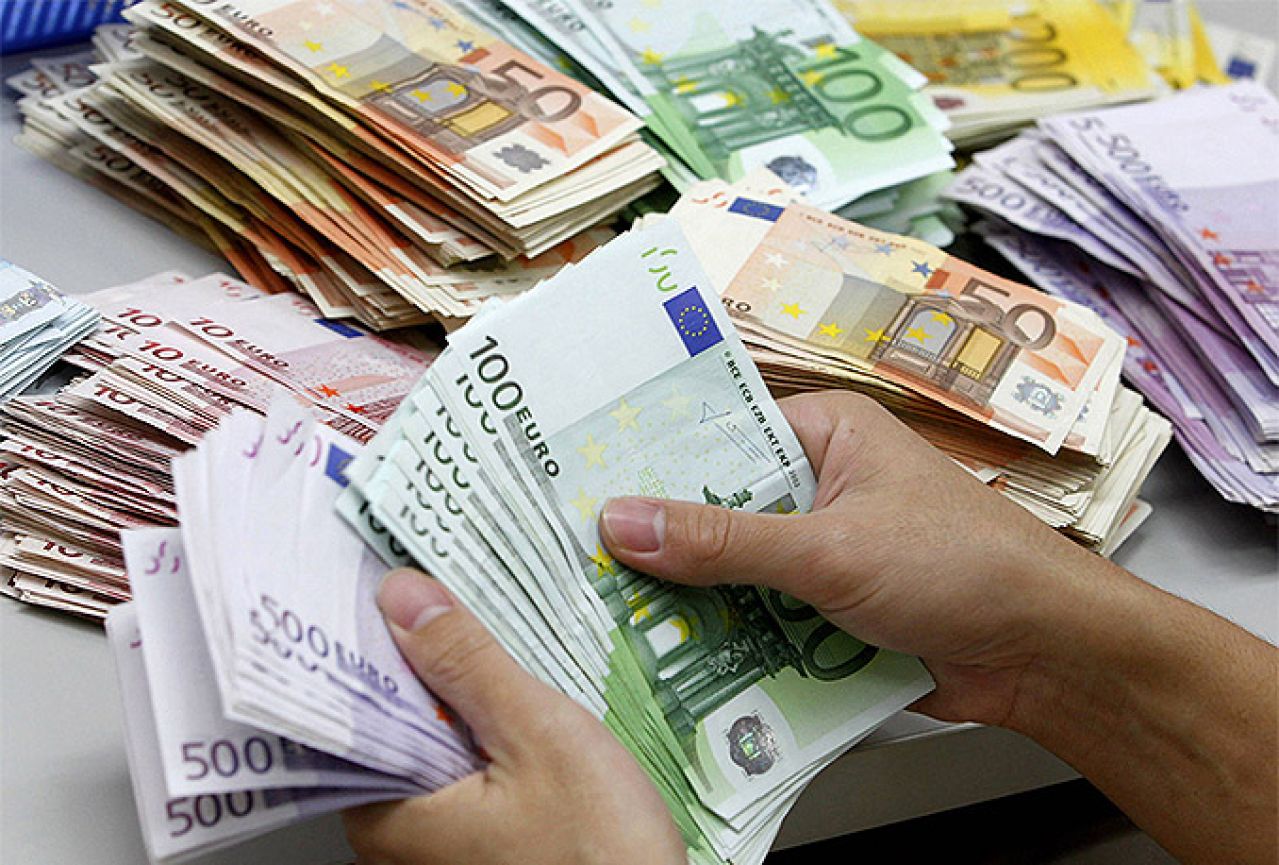 Državljanka BiH htjela iz države iznijeti 30.000 neprijavljenih eura