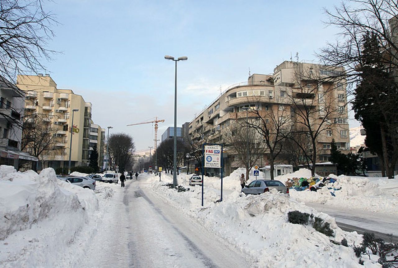 Očekuje nas oblačan vikend sa susnježicom i snijegom