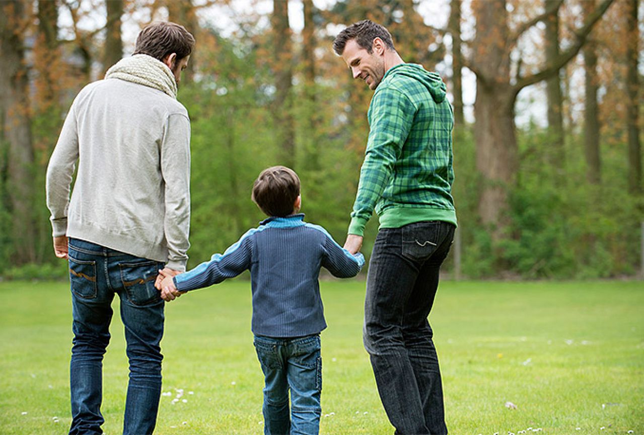 Homoseksualni parovi dobili dozvolu za posvajanje djece