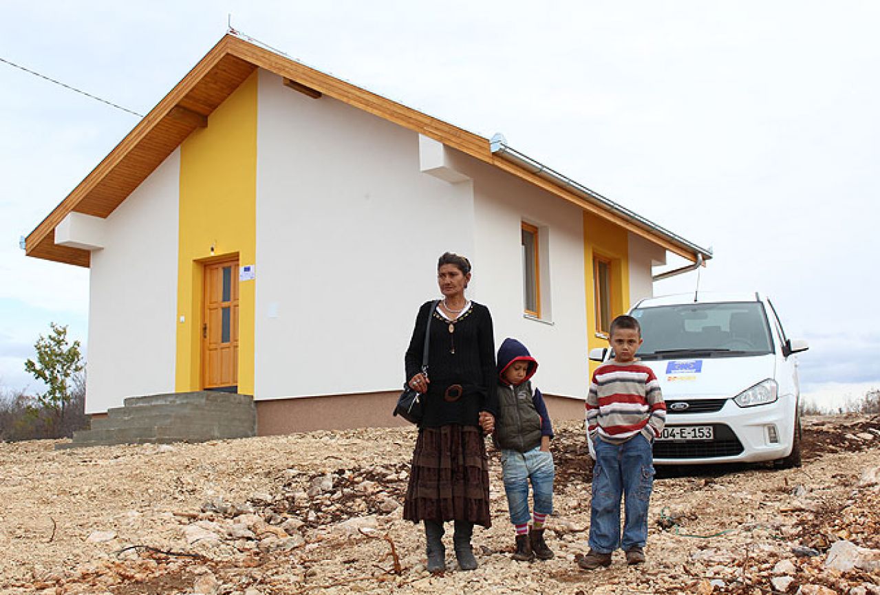 Pet romskih obitelji u Čapljini uselilo u novoizgrađene kuće