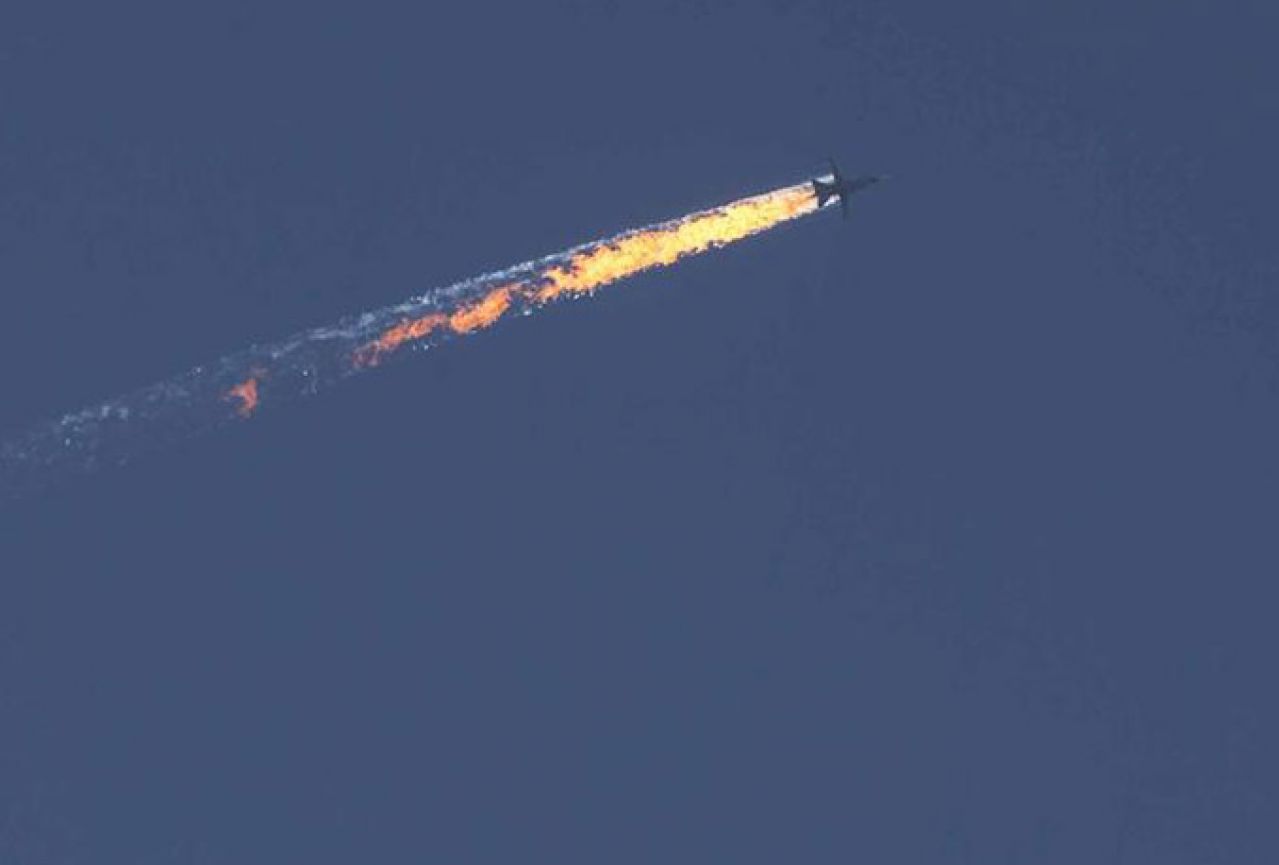 Oboren vojni avion na tursko-sirijskoj granici; Rusi potvrdili kako je pao njihov Su-24