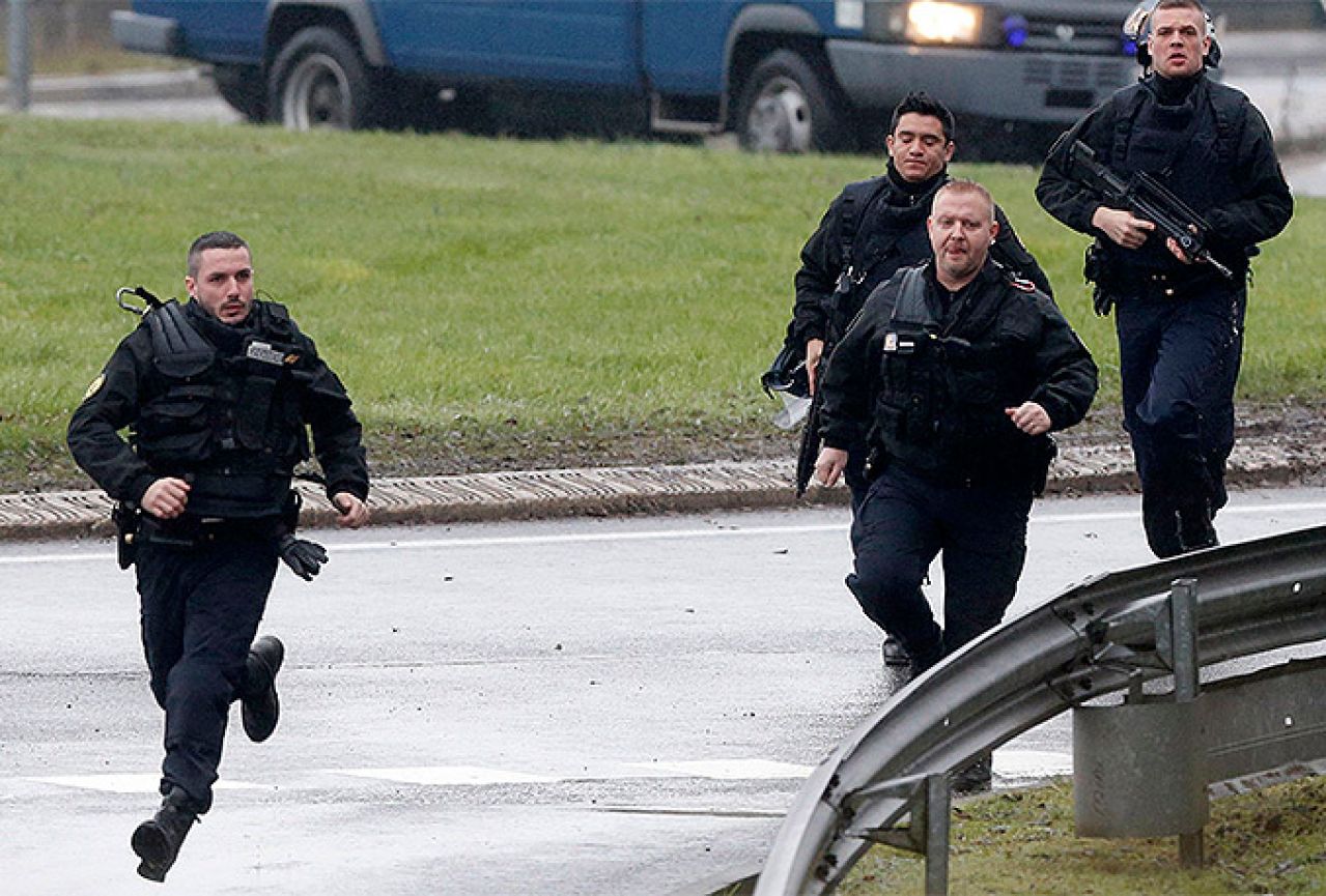 Velika akcija u Francuskoj:  Uhićeno 165 osoba i zaplijenjeno 230 komada oružja 