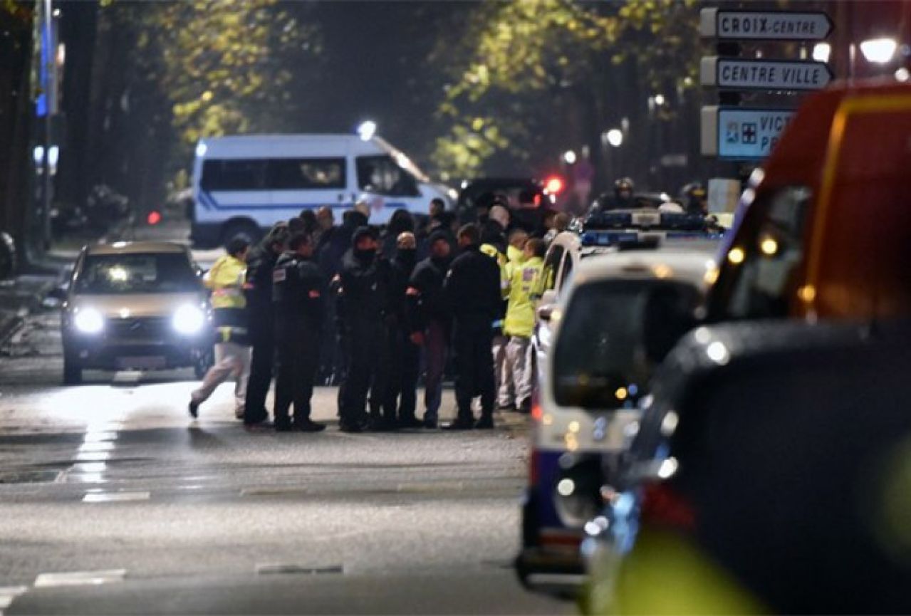 Talačka kriza u Francuskoj završena: Osumnjičeni uhićeni, nekoliko ranjenih