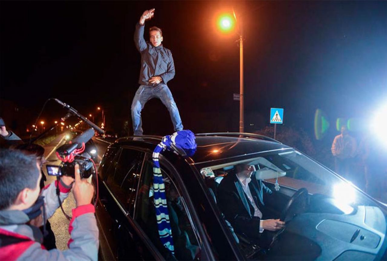 Najpoznatiji svjetski YouTuber skakao po Sanaderovom autu ispred Remetinca