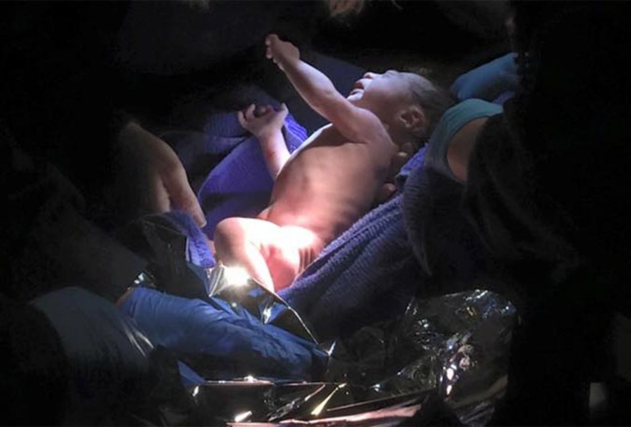 Napuštena beba pronađena u jaslicama