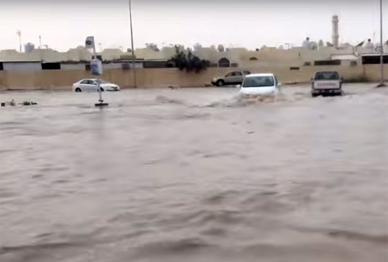 Kiša potopila ulice Katara i Saudijske Arabije