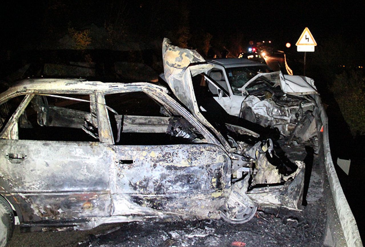 Teška nesreća na cesti Mostar-Široki Brijeg: Auto planuo nakon sudara