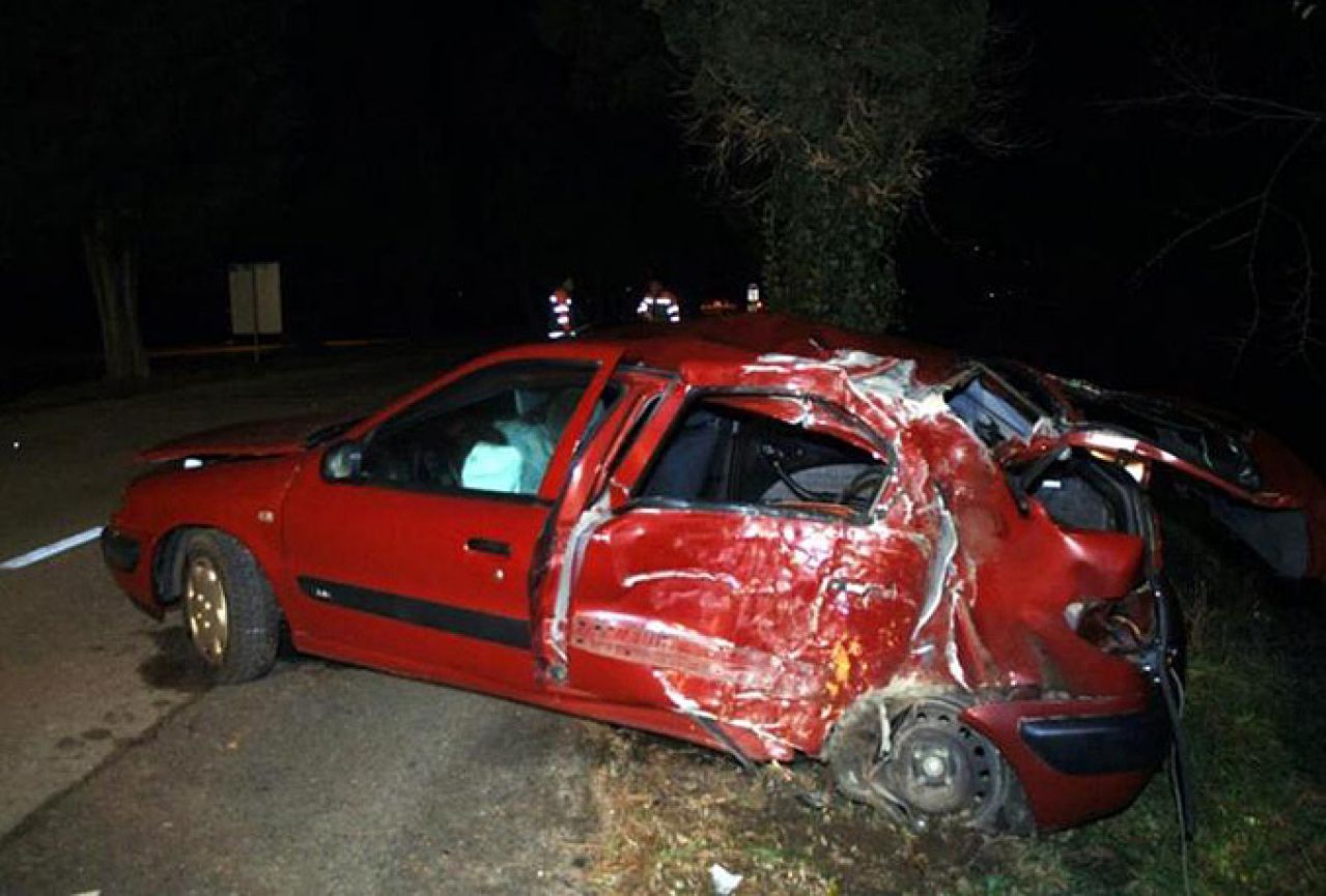 Nesreća Citroena s osam osoba: Poginule dvije djevojke, ostali ozlijeđeni