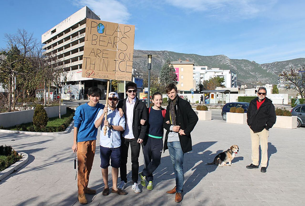 Potpora iz Mostara: Učenici Koledža pozvali građane na 'Marš za klimu'