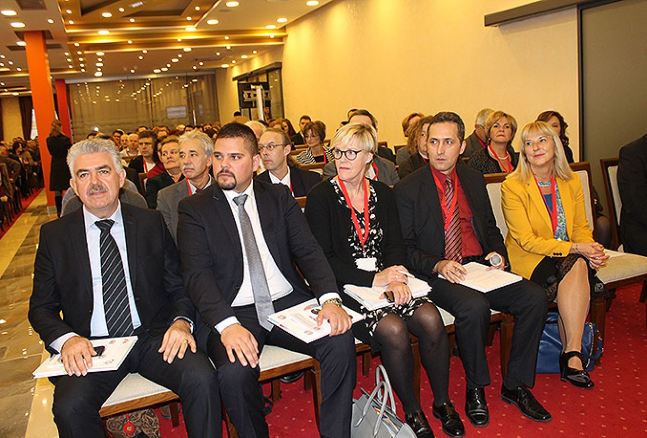 Domaći i međunarodni stručnjaci na Kongresu o katastru u Mostaru 
