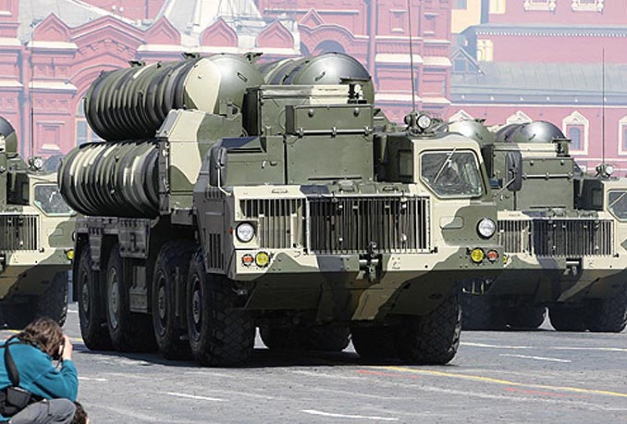 Rusija isporučuje Iranu raketne sustave za protuzračnu obranu