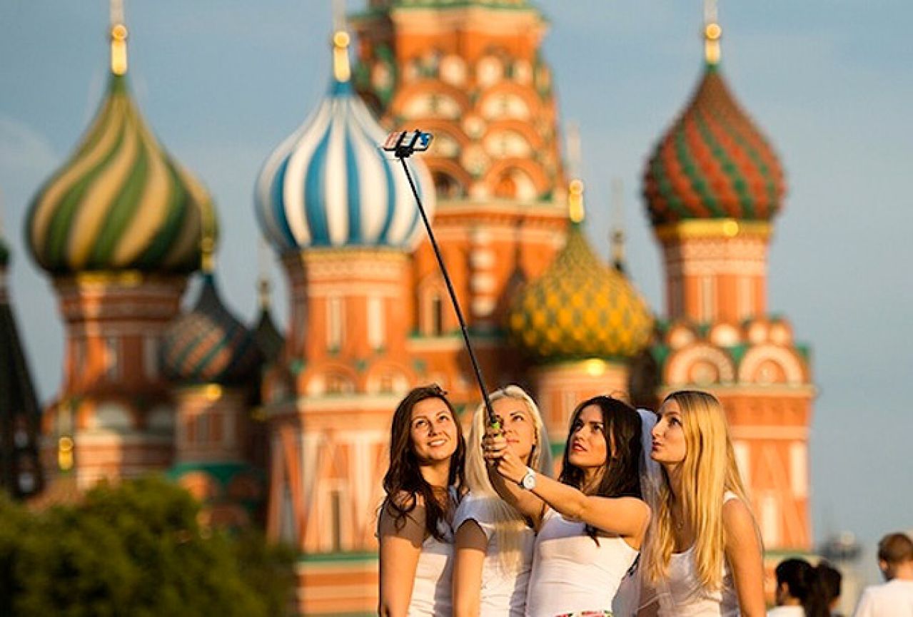 Selfiji: Londonci ozbiljni, Moskovljanke dotjerane