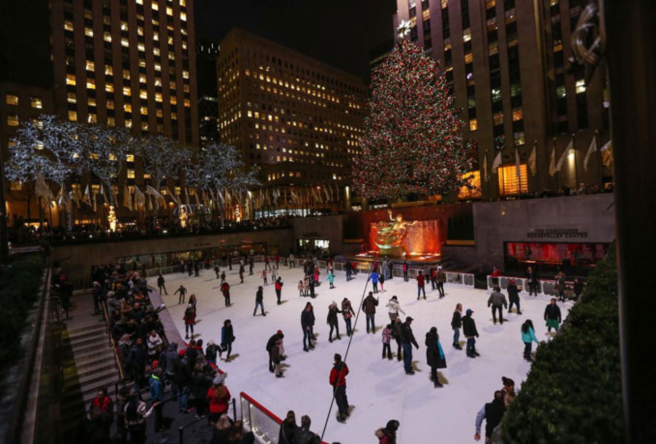 U New Yorku postavljeno božićno drvce s najvećim brojem lampica na svijetu