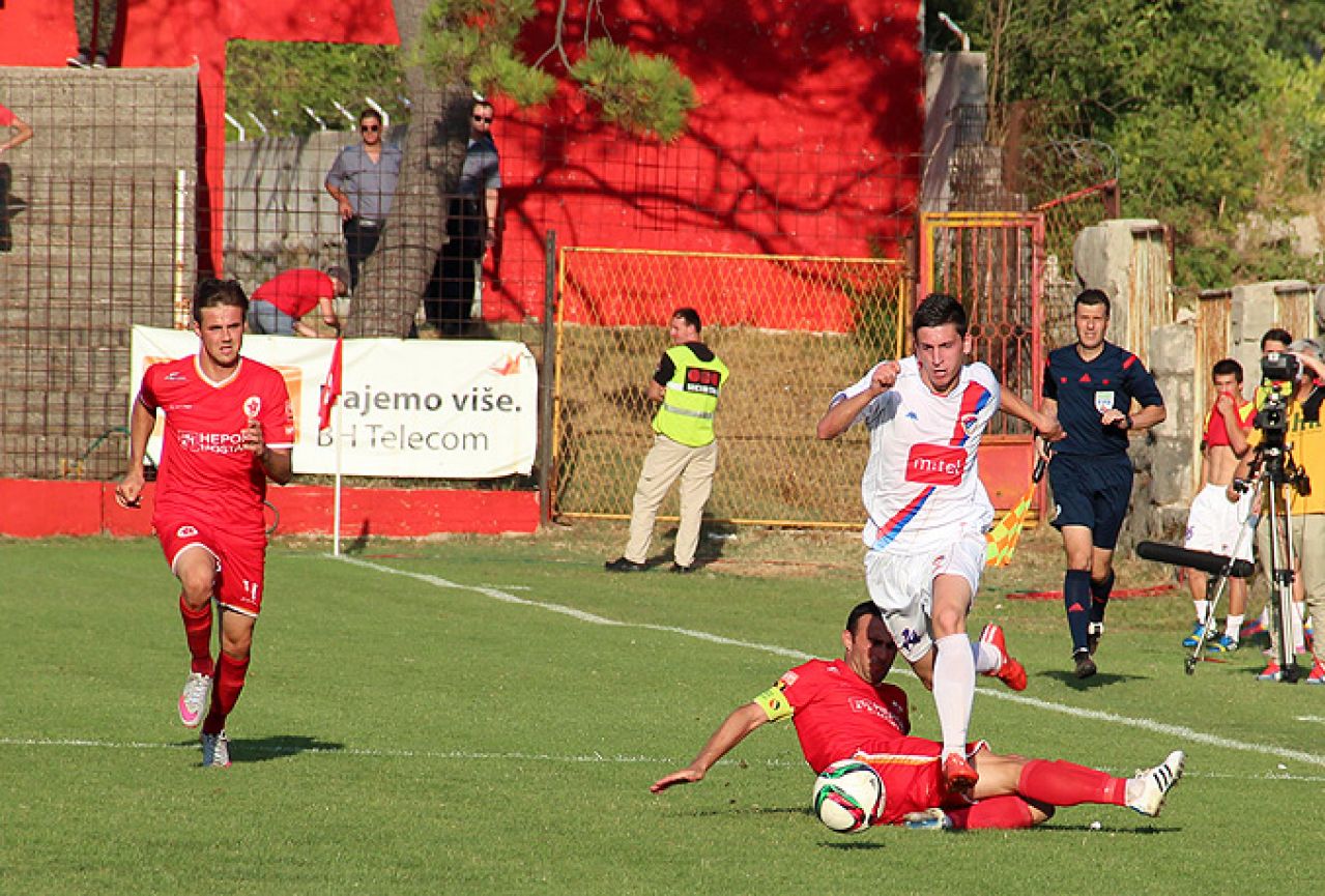 Velež izgubio s igračem manje, navijači skandirali "federalna liga"