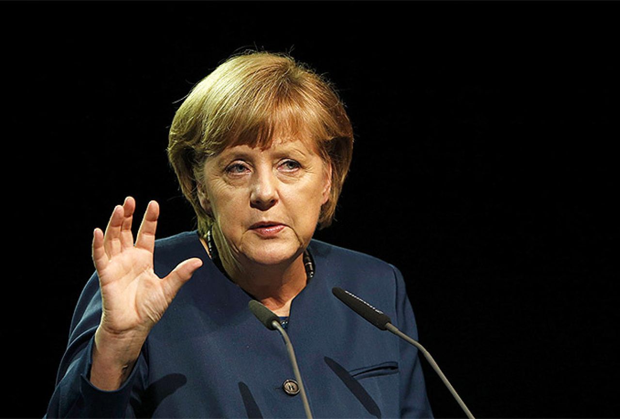Merkel opovrgla priče o razmještanju vojske po ulicama gradova