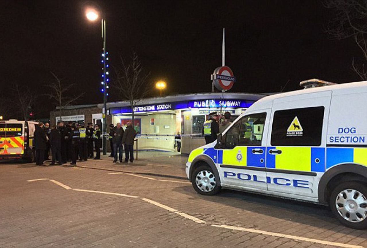 Nožem napao putnike u londonskom metrou uz povike ''Ovo je za Siriju''