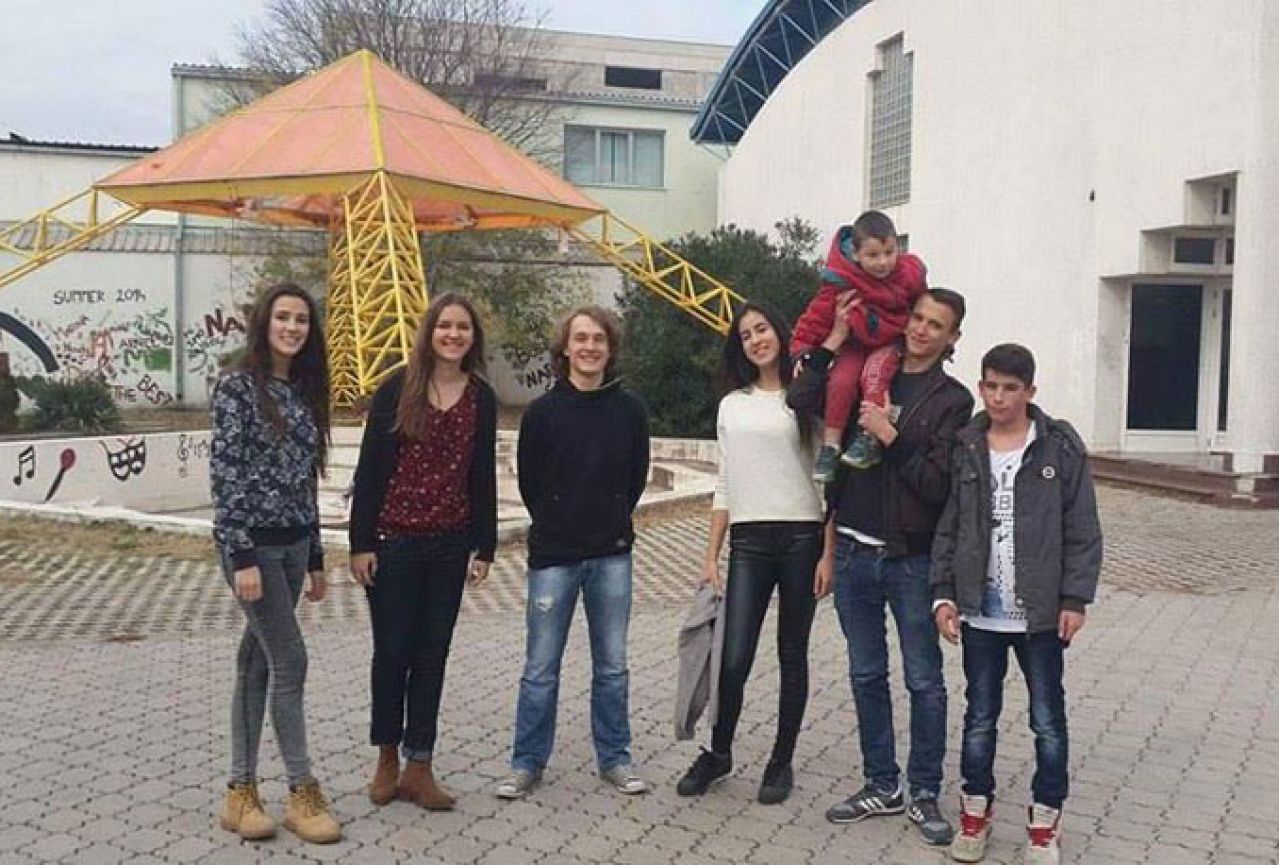 Mostarski srednjoškolci sugrađanima pokazali što je pravi volonterizam