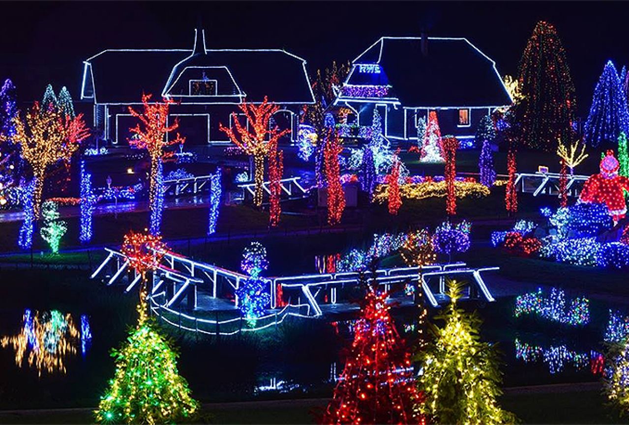 Dva milijuna lampica dočarava božićnu bajku obitelji Salaj