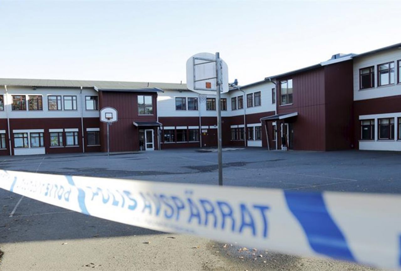 Švedska: Muškarac s nožem ušao u školu, učenici zaključani