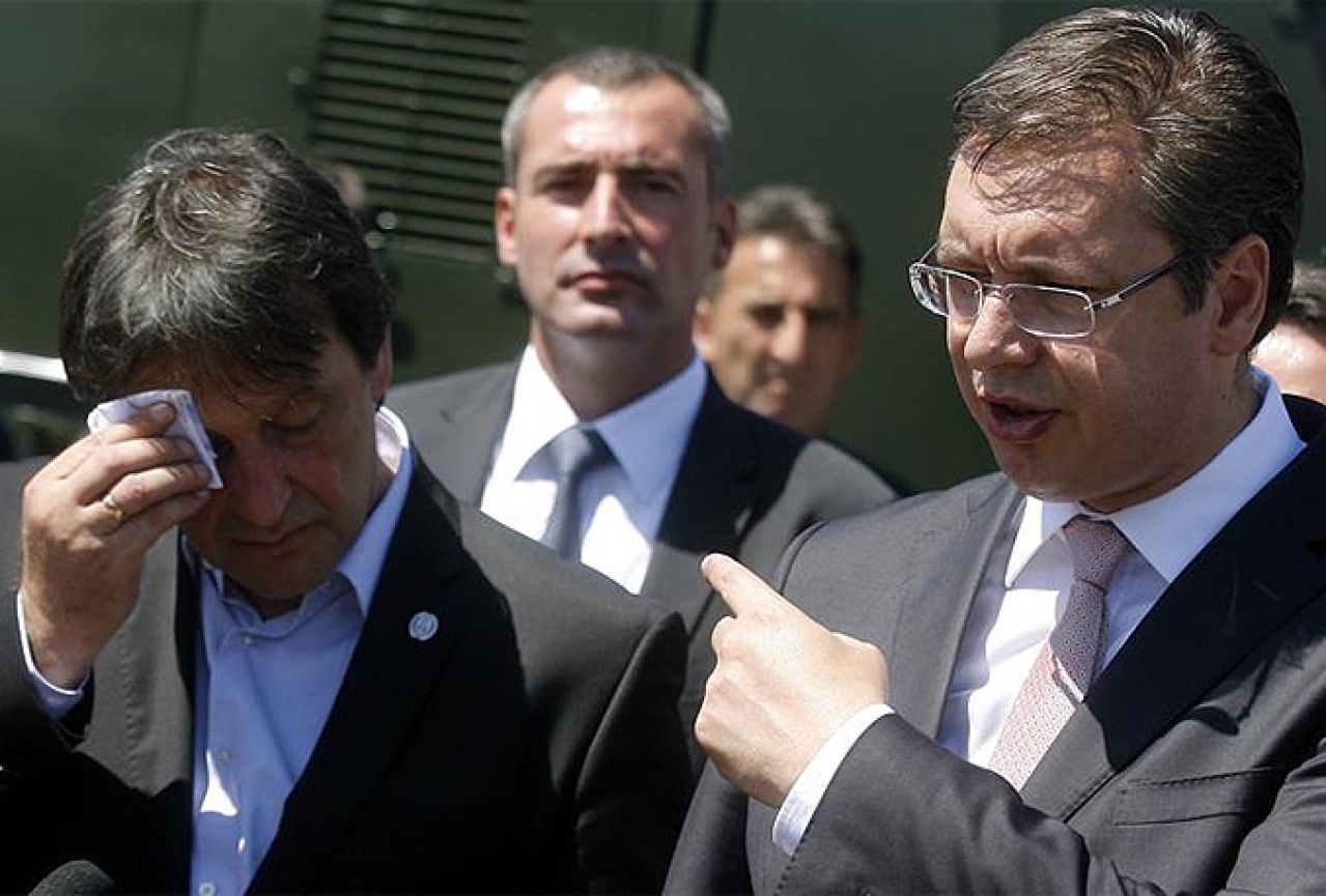Vučić: Gašić ne može ostati ministar