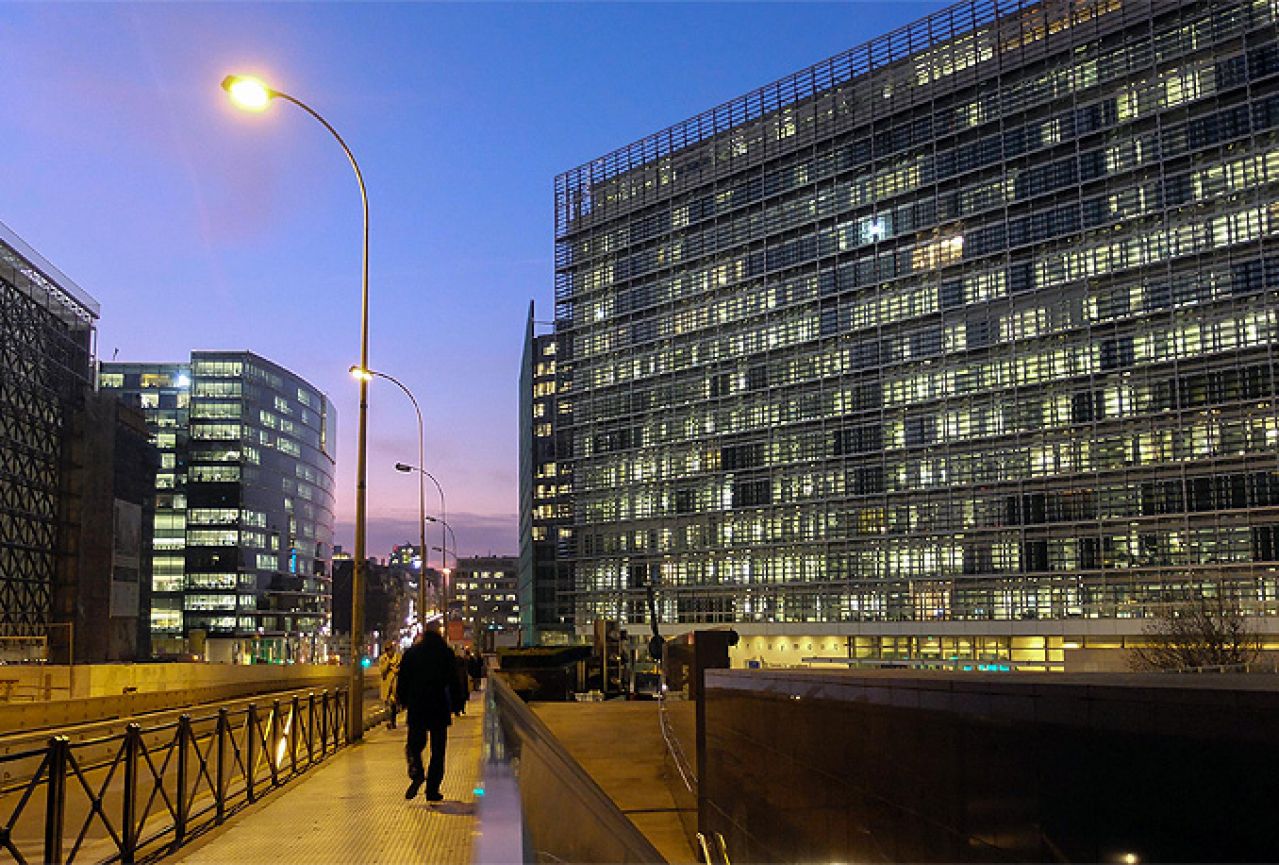 Odvjetnik Europske komisije počinio samoubojstvo skakanjem s prozora ureda