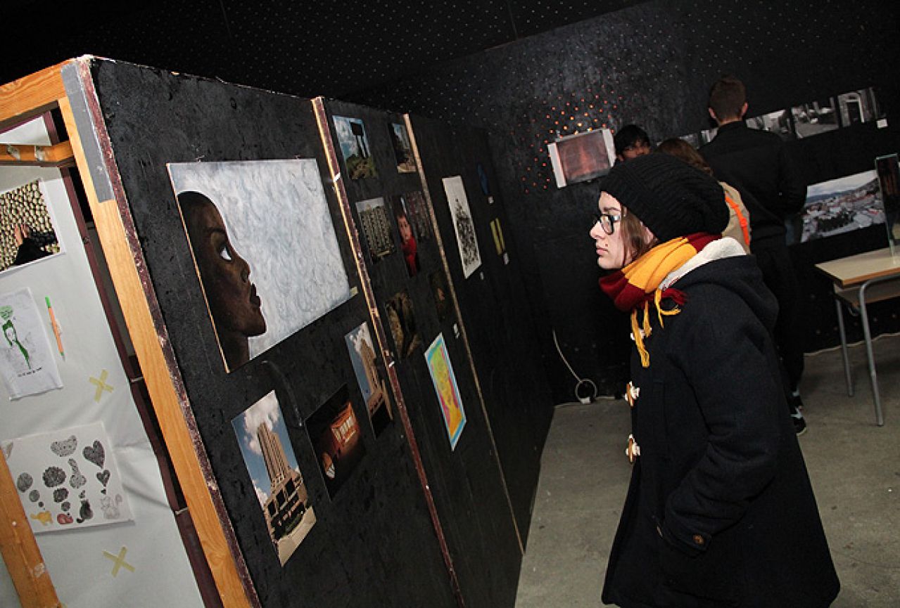 U Mostaru otvoren Zimski umjetnički festival