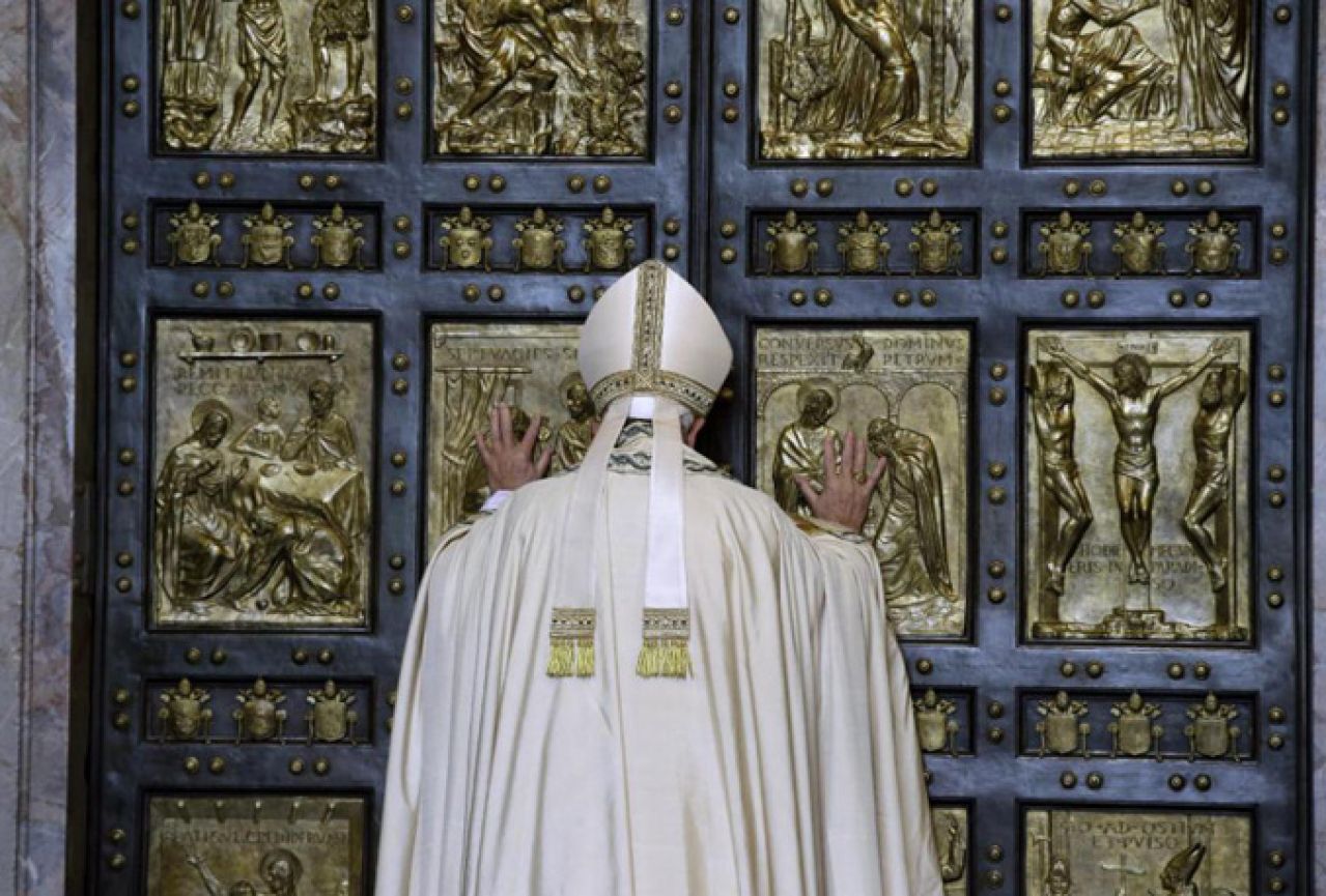 Otvorivši vrata pravdenosti: Papa Franjo otpočeo Svetu godinu