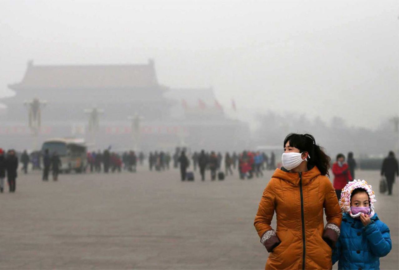 Smog zarobio Peking: Građani ignoriraju najveće onečišćenje zraka u povijesti prijestolnice