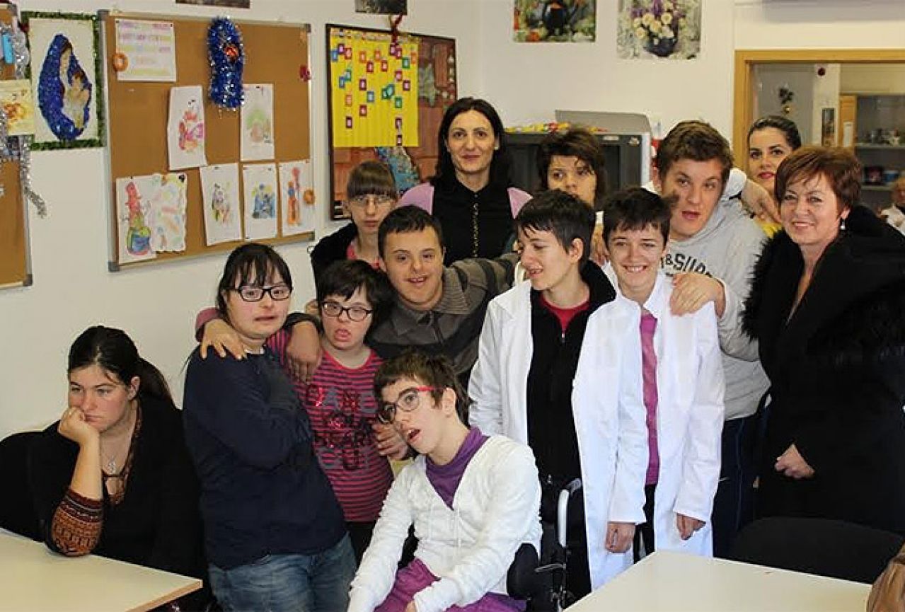 HP Mostar daruje djeci blagdanske čestitke