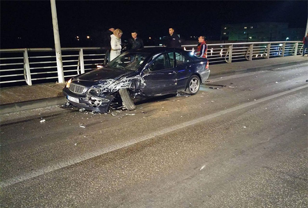Čapljina: Sudar tri automobila na mostu