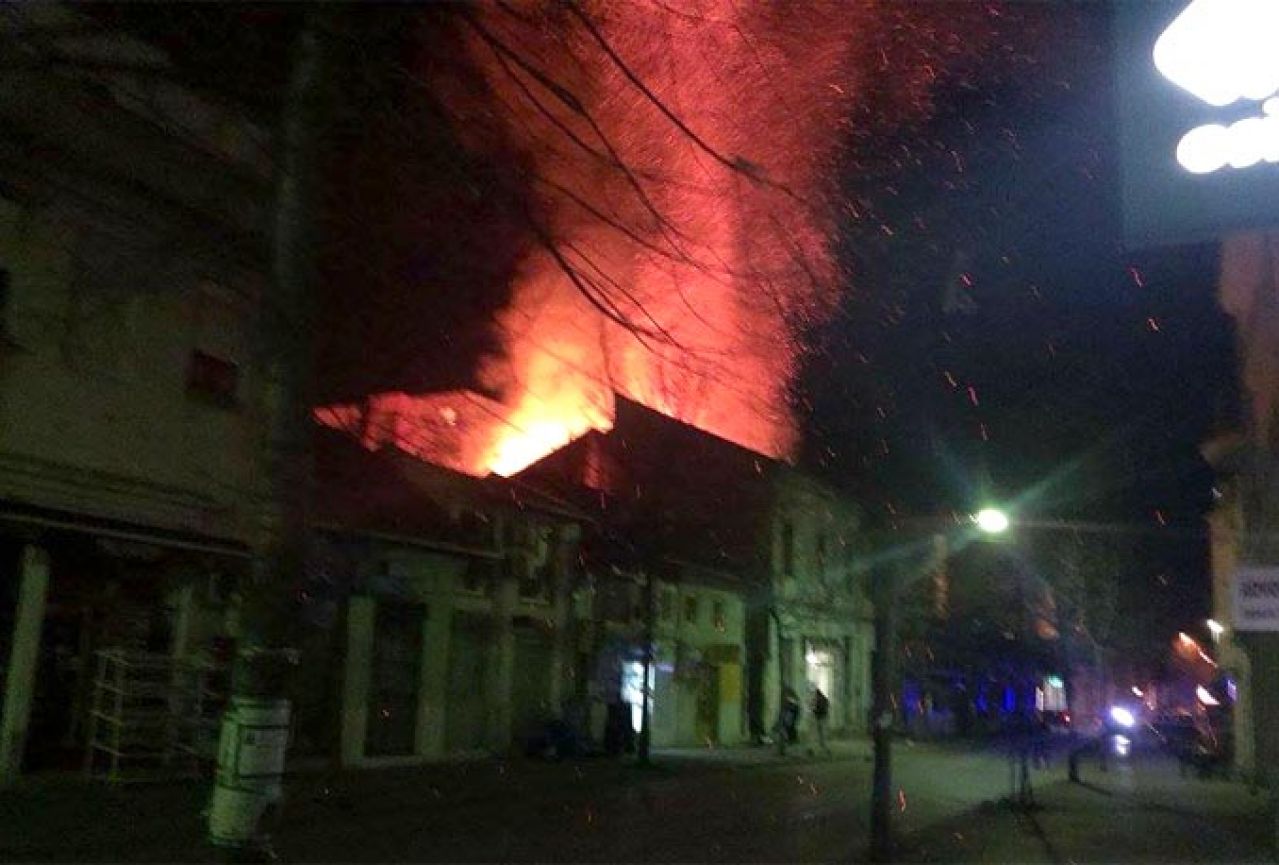 Požar u Mostaru: Gorjela kuća u Cernici