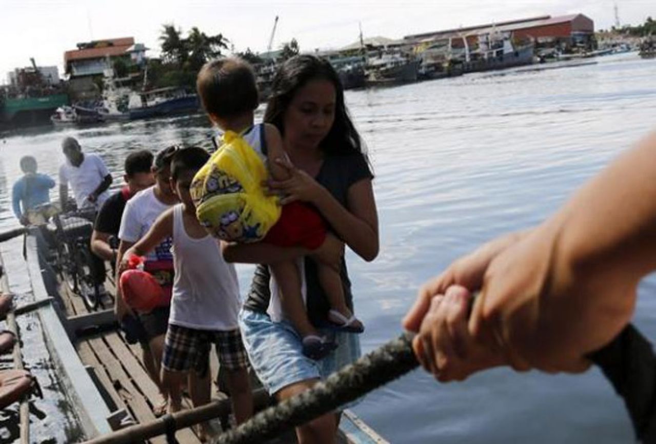 Evakuacija na Filipinima zbog tajfuna Melor 