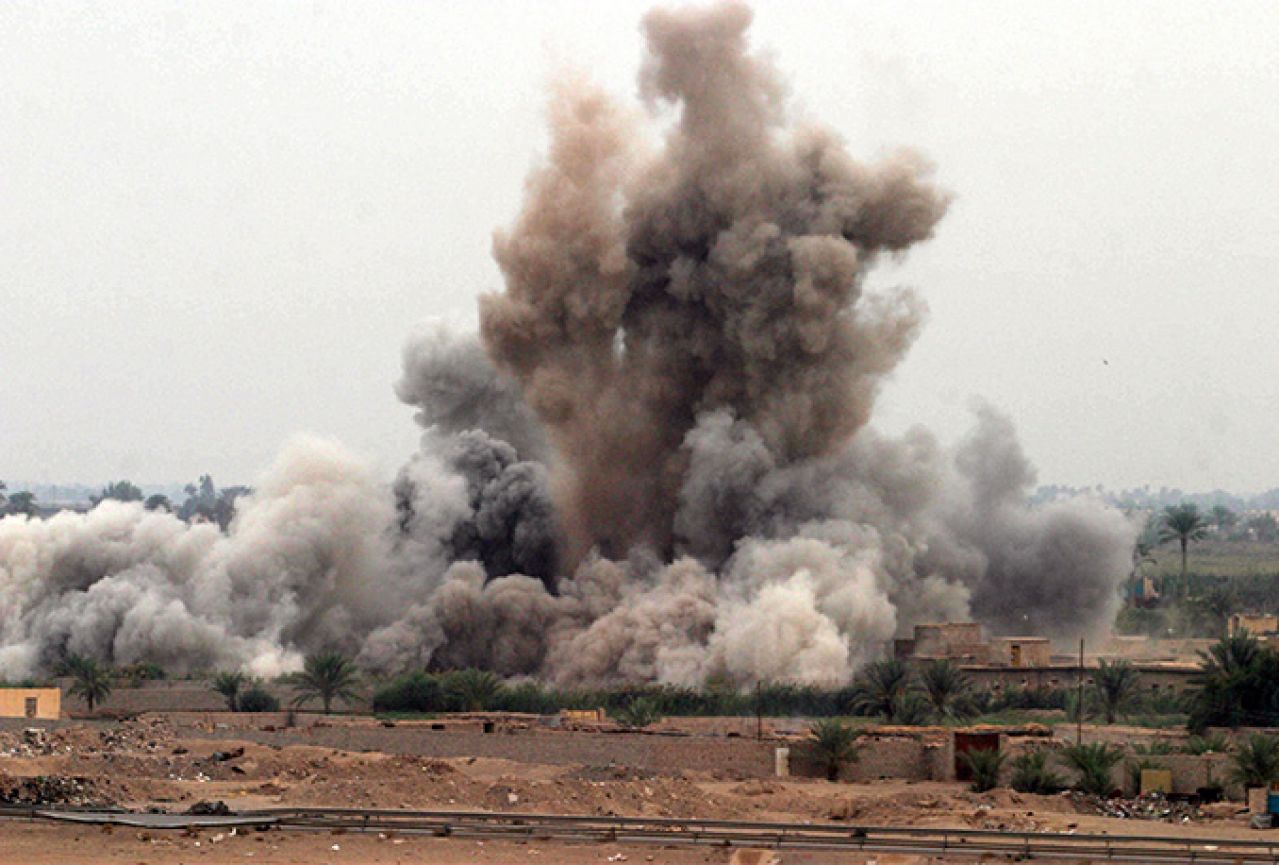 Šesnaest zračnih udara na položaje ISIL-a u Iraku i Siriji