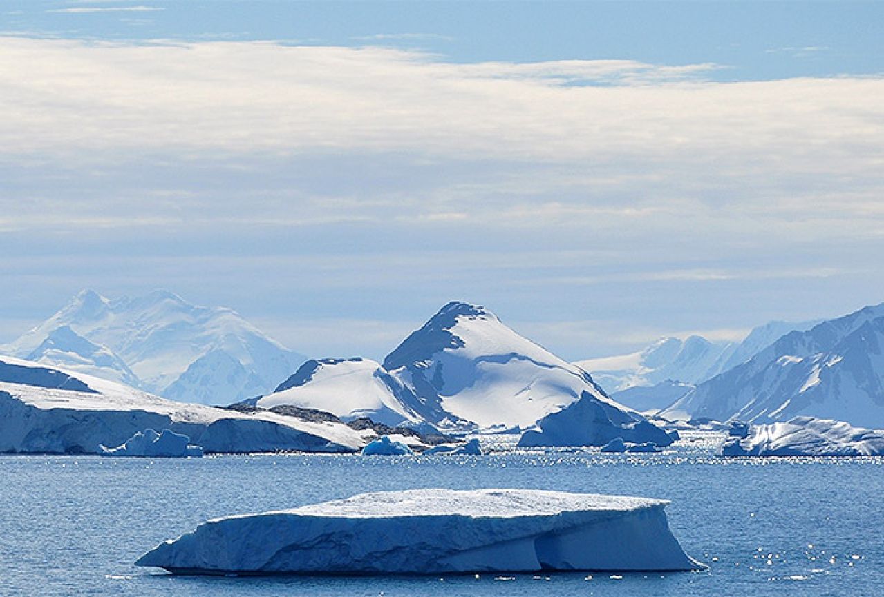Otapanje ledenjaka usporava Zemlju