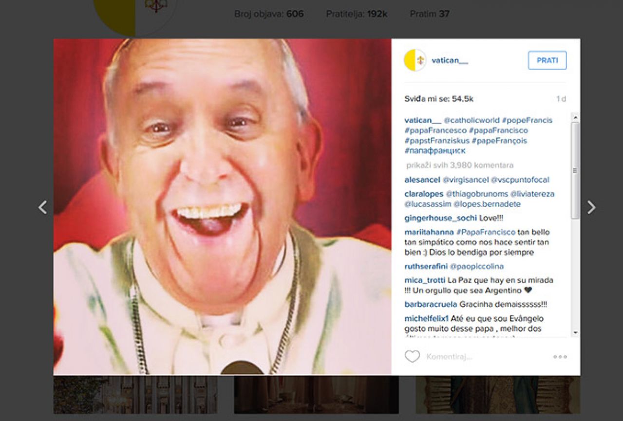 Papa Franjo oduševio vjernike svojim prvim selfiejem na Instagramu
