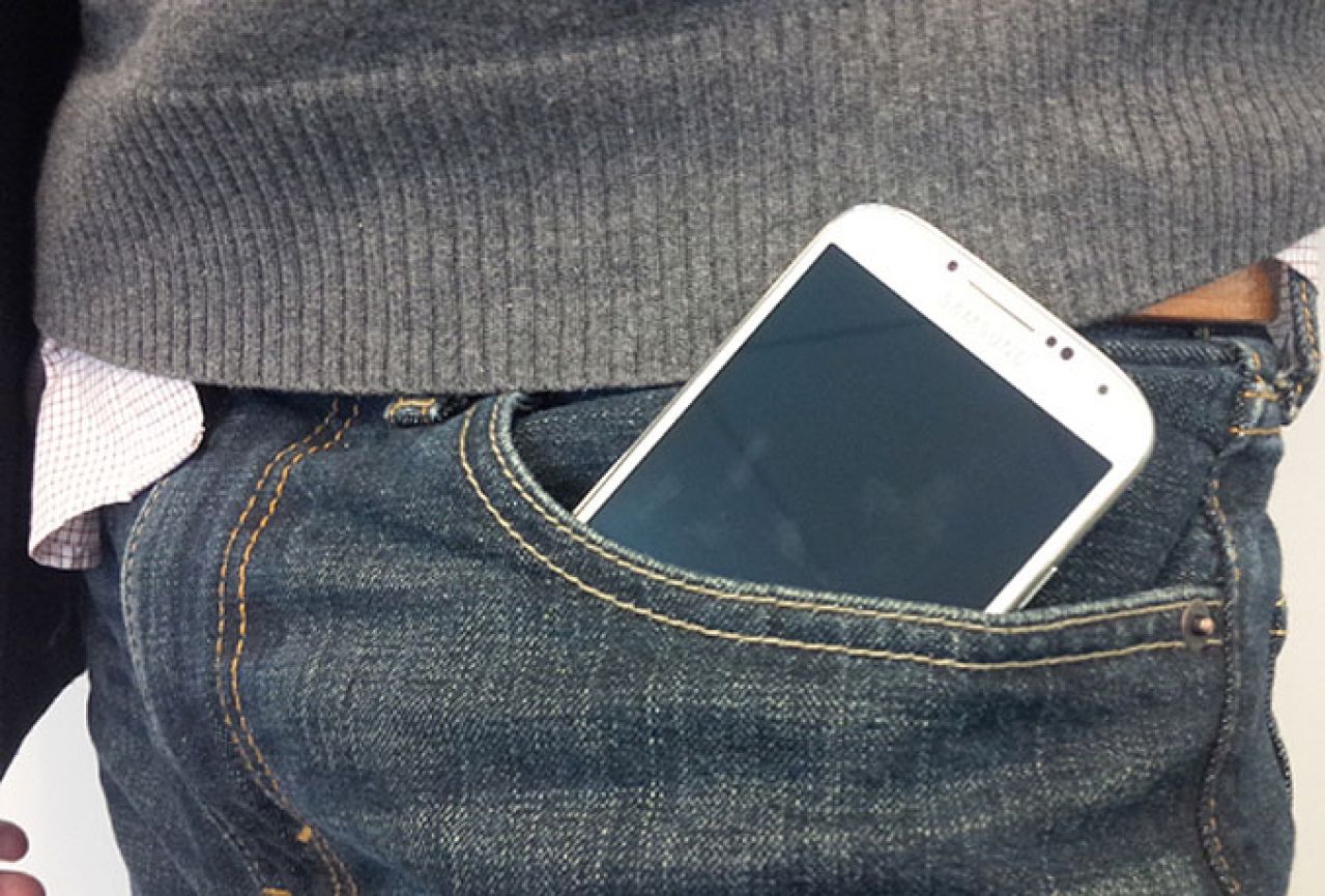 Smartphone nemojte držati u džepu