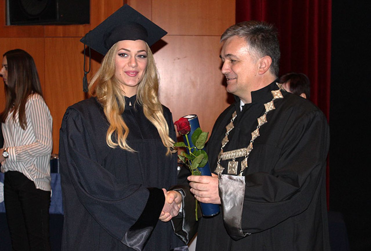 FSR Mostar promovirao 192 diplomanta