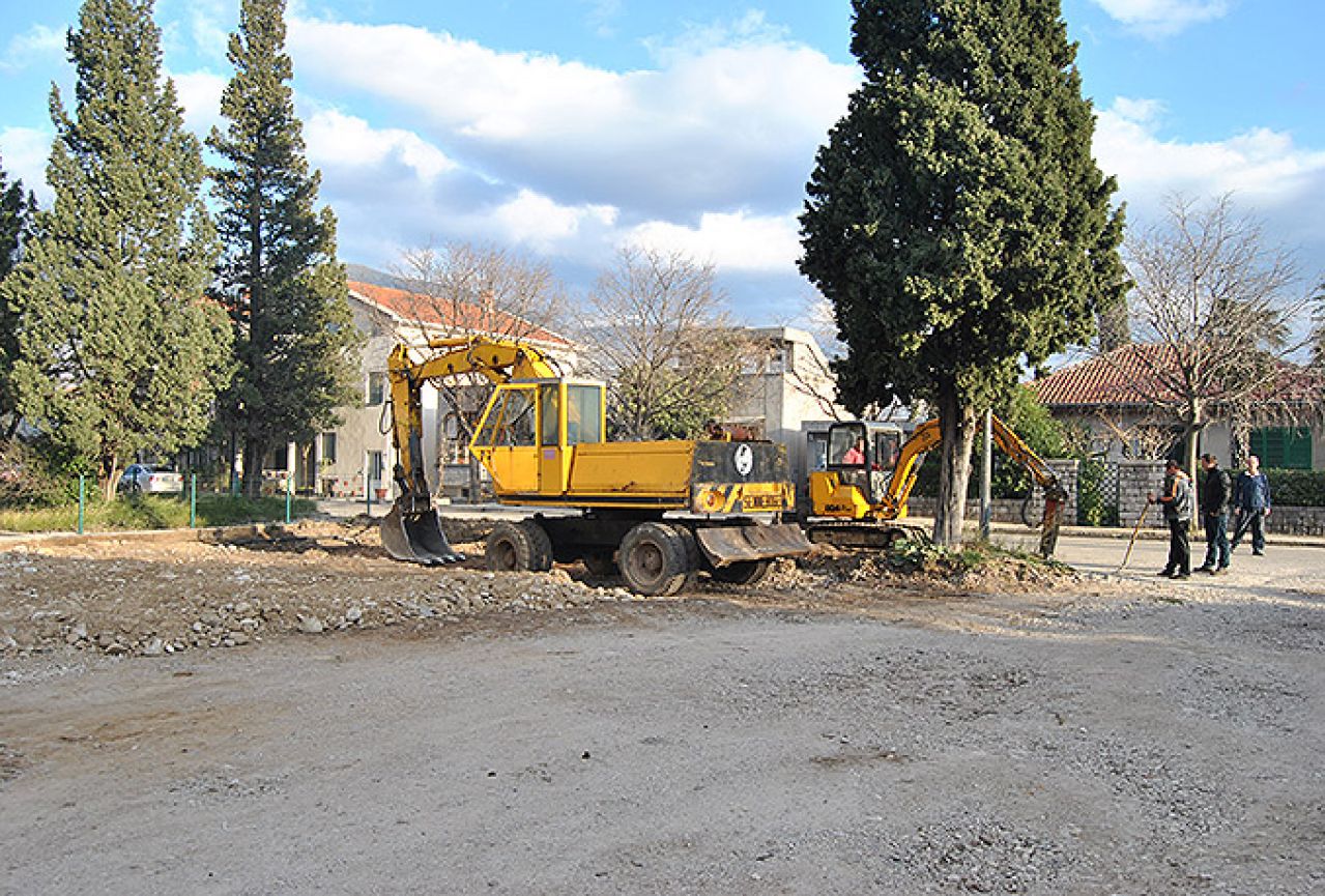 Za 70 metara ceste i šest parking mjesta Mostar će izdvojiti 40.000 KM