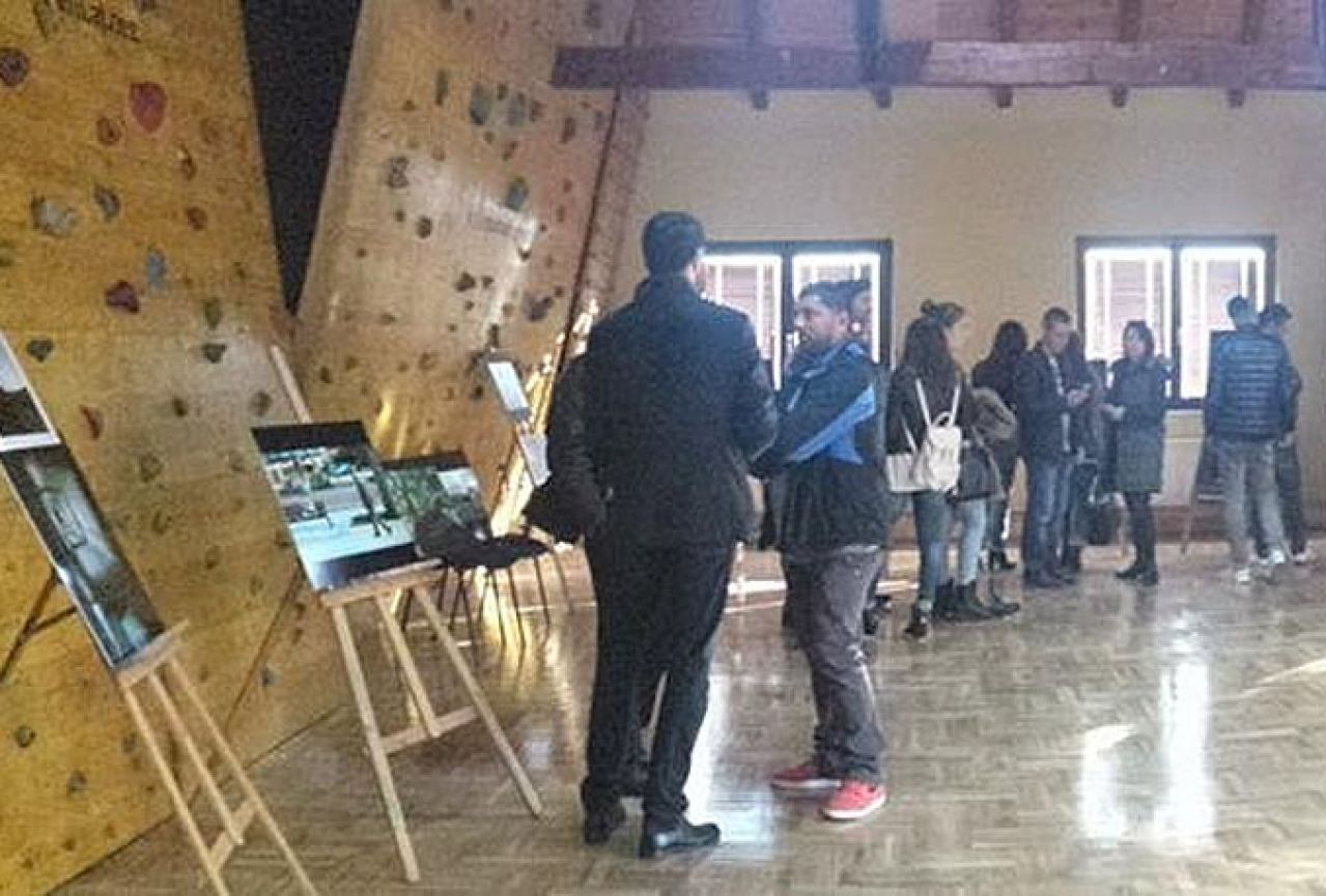 Mostar: Otvorena putujuća izložba radova mladih zapadnog Balkana