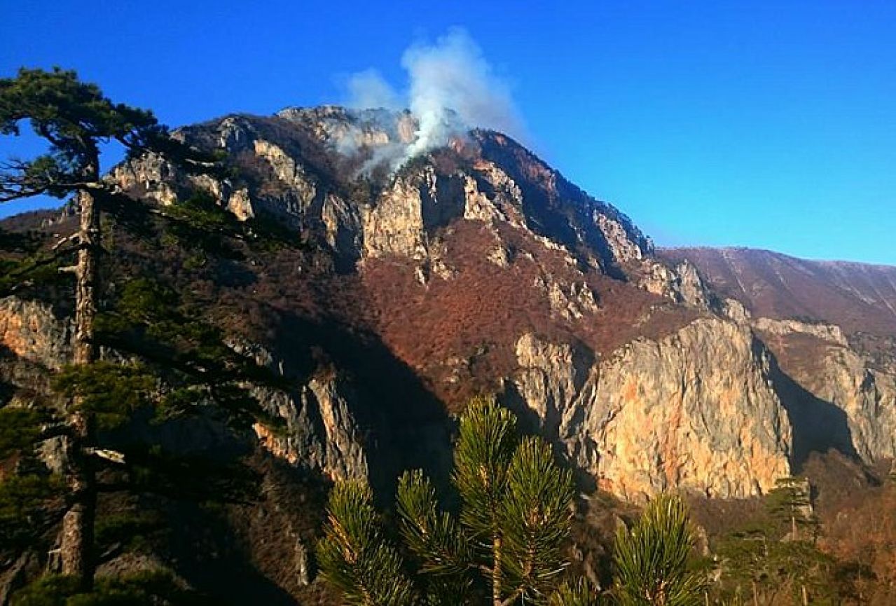 Konjic: Izbio požar  iznad kanjona Rakitnice