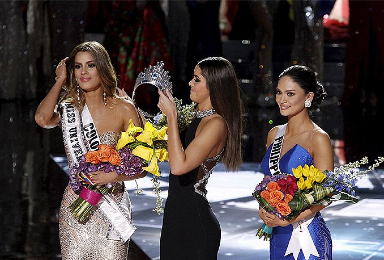 Koja blamaža:  Voditelj proglasio krivu pobjednicu na izboru za Miss Universe