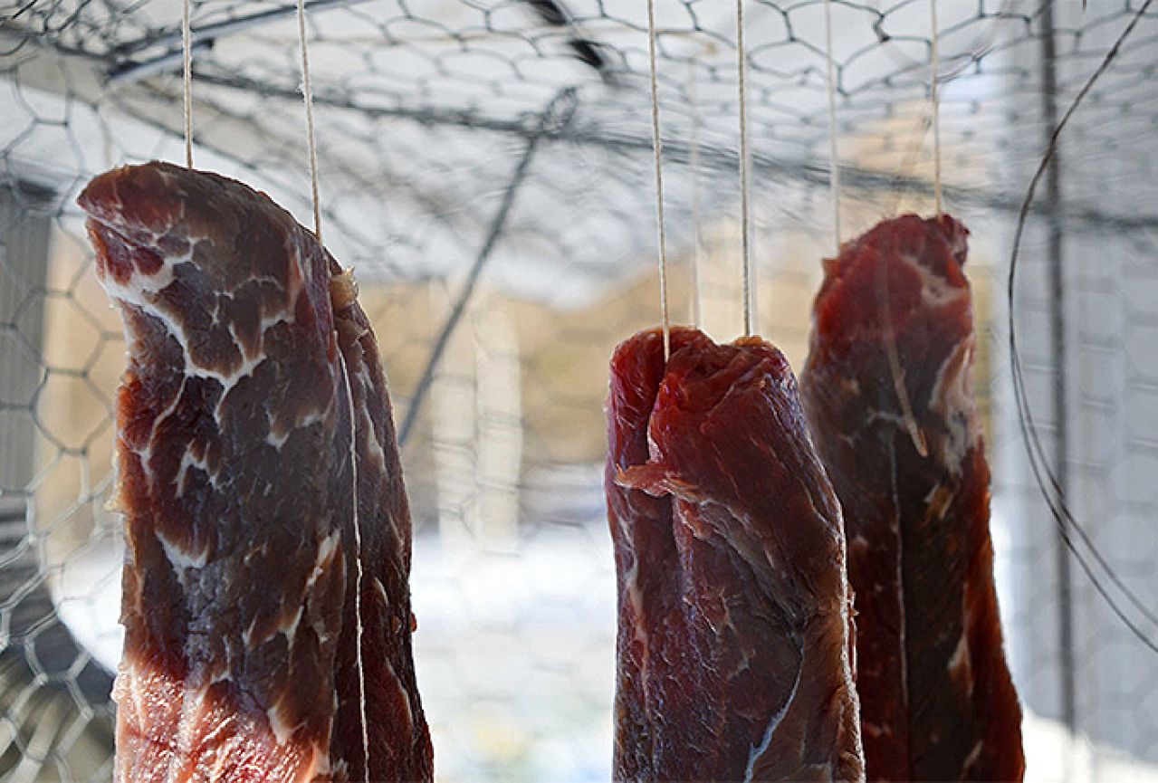 Grabovica: Iz sušnice ukradeno 35 kilograma suhog mesa