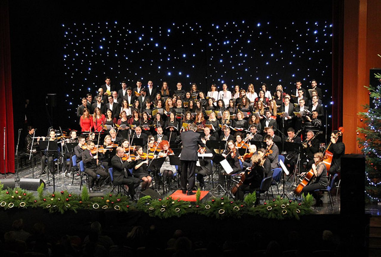 Vrhunskom glazbom Simfonijski orkestar Mostarcima zaželio sretan Božić