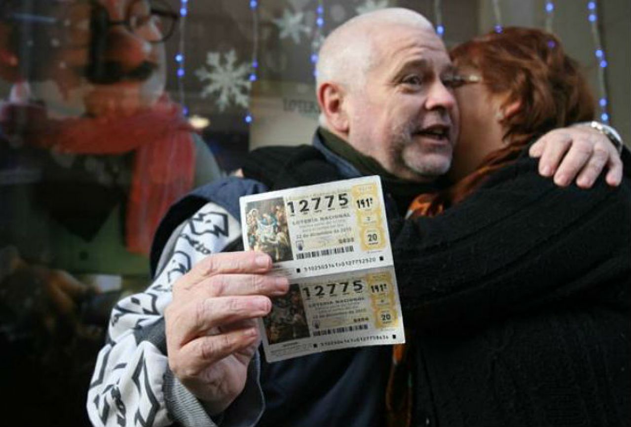 Božićna lutrija: Ilegalni useljenik osvojio 400.000 eura na Božićnoj lutriji