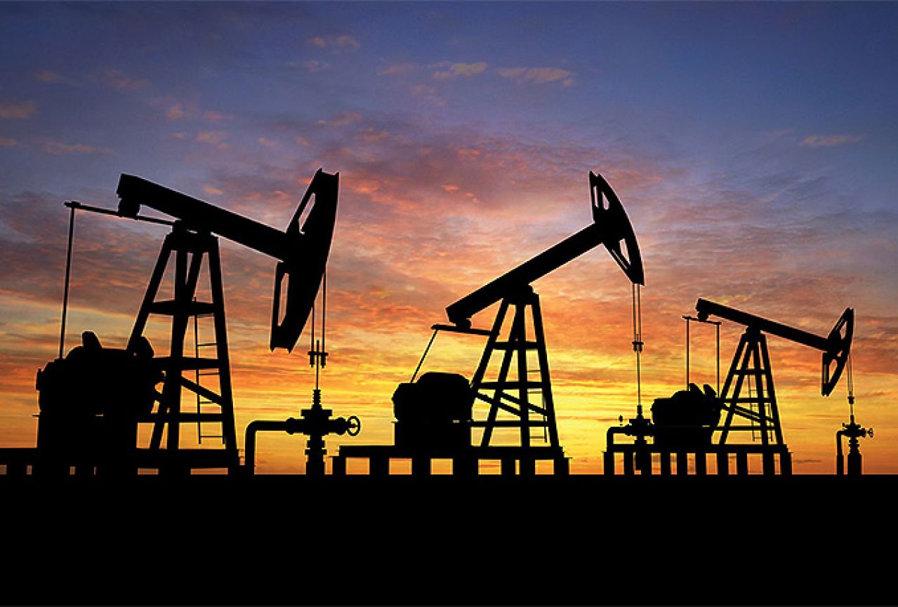  Smanjenje zaliha u SAD podiglo cijene nafte