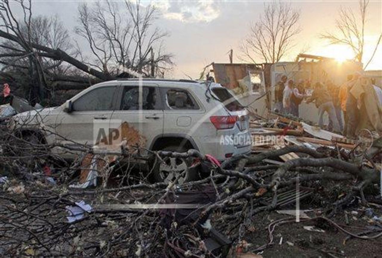 U valu tornada i oluja na istoku SAD-a poginulo sedam osoba