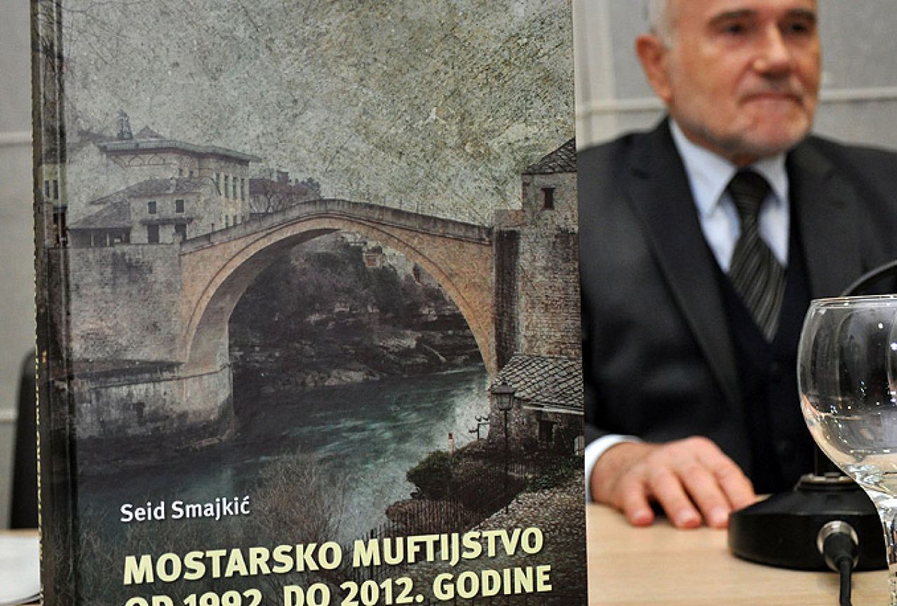 Promovirana knjiga Seida ef. Smajkića "Mostarsko muftijstvo 1992.-2012."