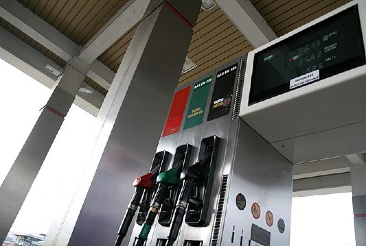 Parlamentarna skupština kupila gorivo za 2,09 KM po litru