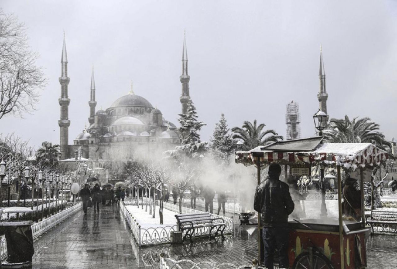 Istanbul: Zbog snijega otkazano više od 140 letova