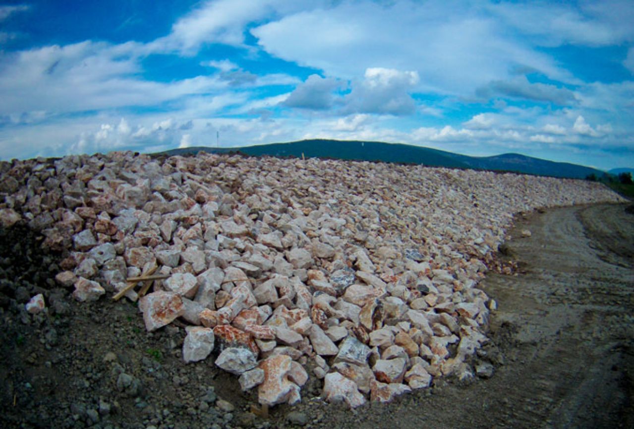 Utvrđivanje obale u Čapljini zaštitilo bi plastenike i obradive površine